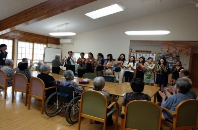 台灣與會人員與日方團體家屋住民互動